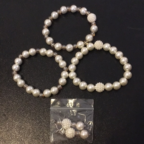 5pc. Beige Pearl like Glass Bead Bracelets and Earring Set. - Picture 2 of 6